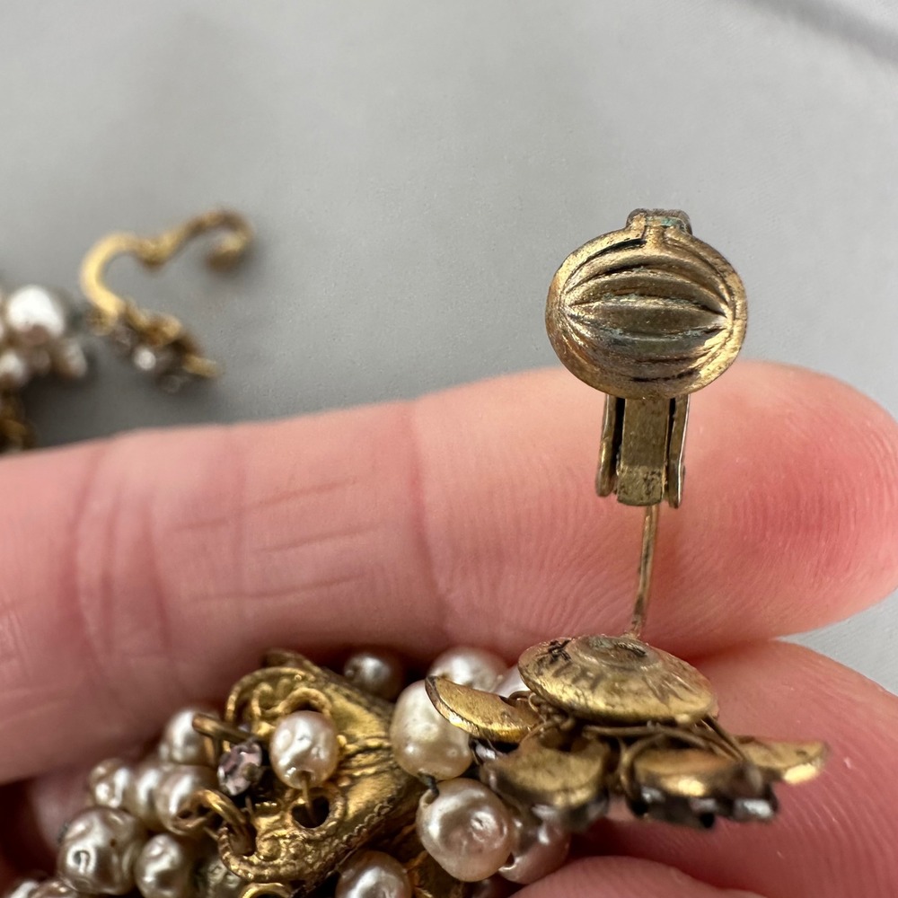 Vintage 80s Faux Pearl Gold Tone Tiered Gatsby Chandelier Clip On Earrings - Picture 7 of 7